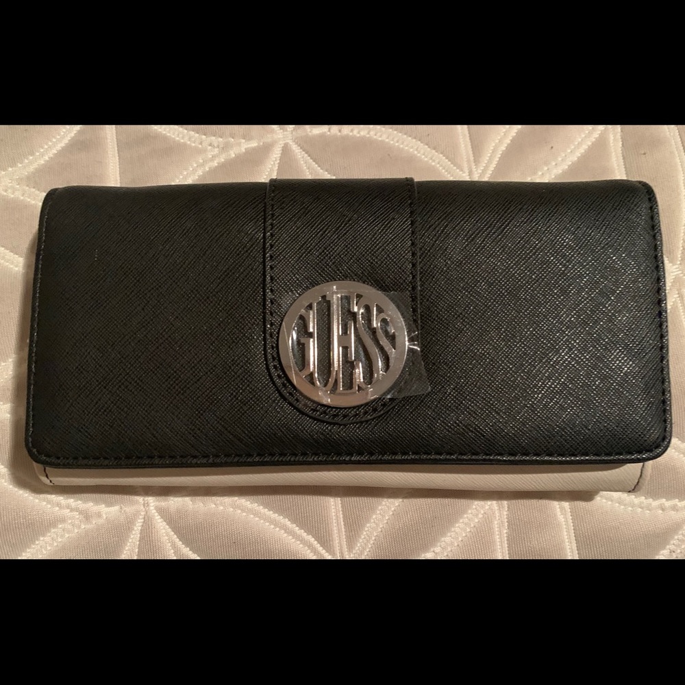 Guess purse/wallet- NWT